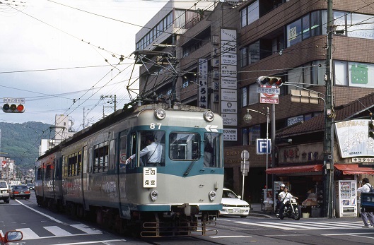 1997.9.28 京阪京津線　京阪三条付近　80形1.jpg